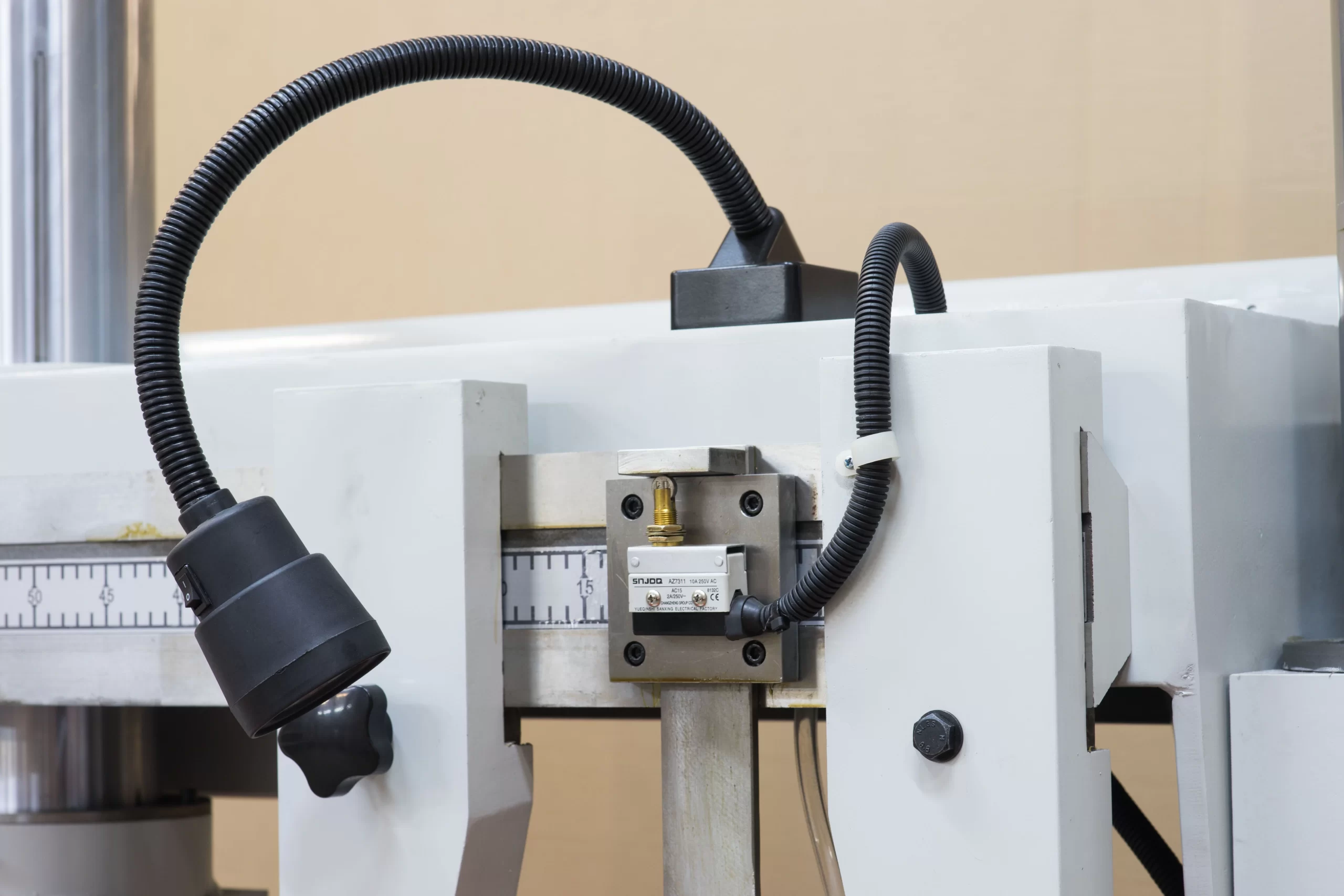 Полуавтоматический ленточнопильный станок Stalex TGK-4240 — изображение 9